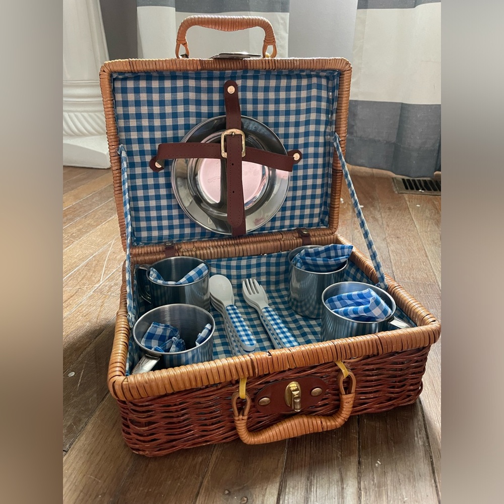 Cute picnic basket